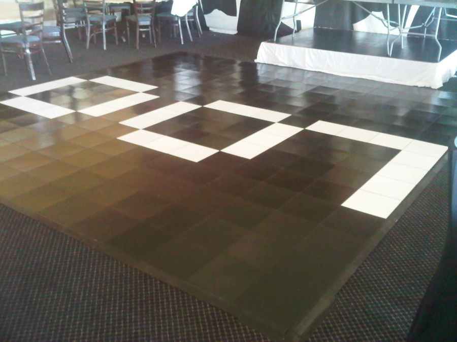 007 theme BW